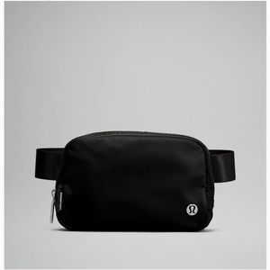 LuluLemon Everywhere belt bag (NWT)